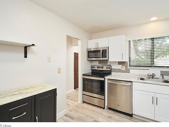 5th image of 5567 Candlewood Ct #263