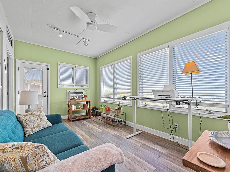 1008 Edinburgh Dr — Photo 17