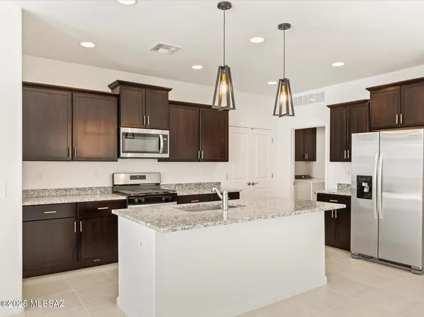 7005 W Jadewood Ln W, Tucson, AZ 85757