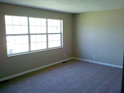 5th image of 7421 Thomas Ln