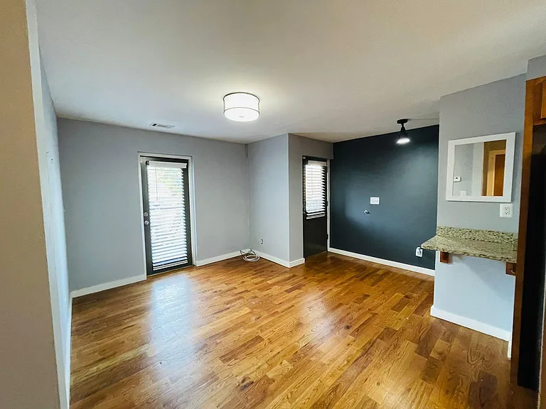562 Formwalt St SW #2 — Photo 3