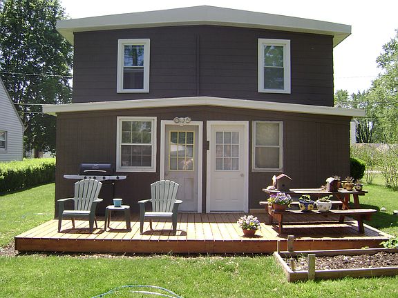 2nd image of 216 W 10th St