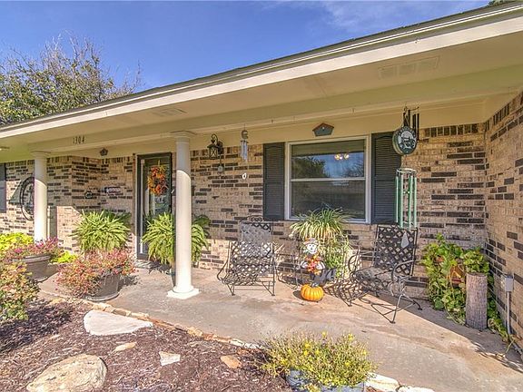 5th image of 1304 Elizabeth Blvd
