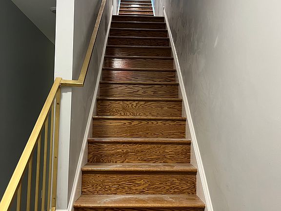 5th image of 425 S 43rd St APT 2