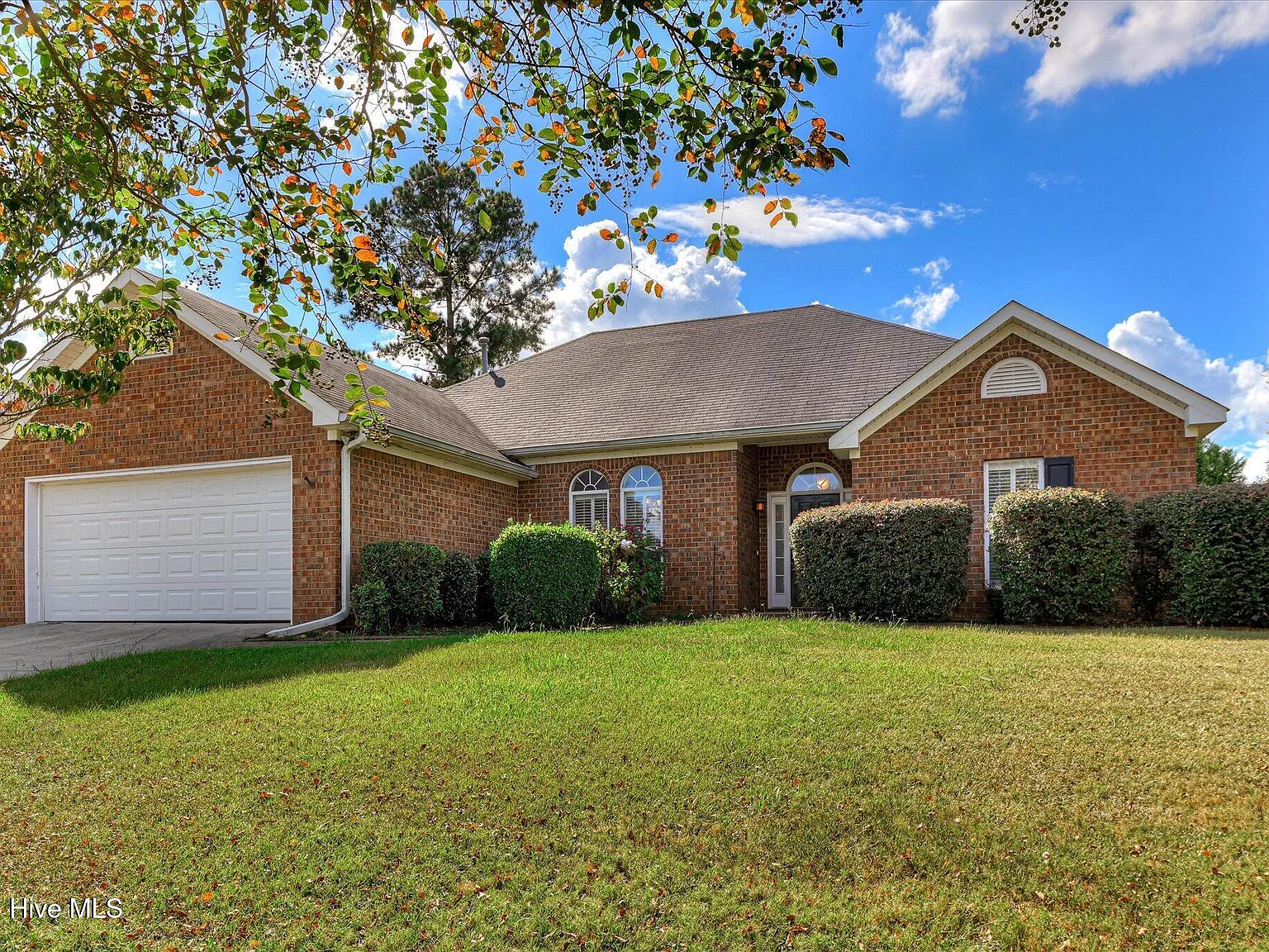 3 bed, 2.0 bath, 1820 sqft, $1,800 — Photo 2
