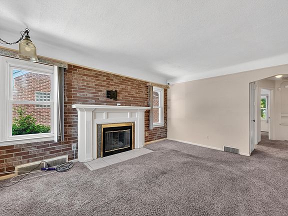 5th image of 21500 Redmond Ave