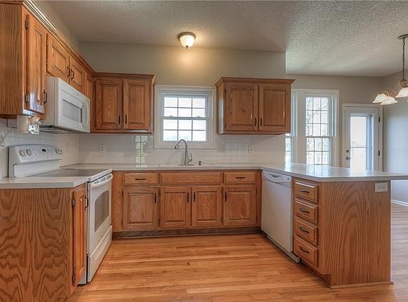 5th image of 5006 Woodsonia Dr