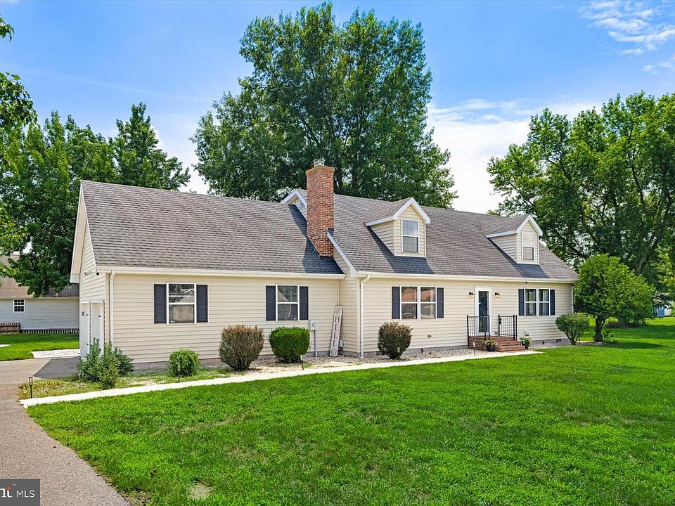 1st image of 21677 Maple Dr