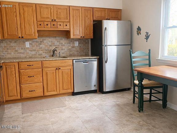 5th image of 94 Belinda Court #94
