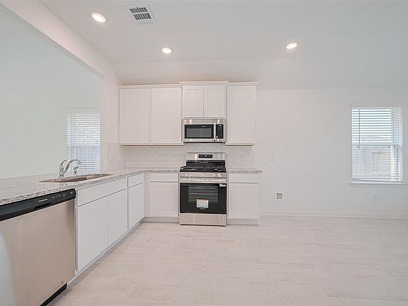5th image of 2212 Manila Ln