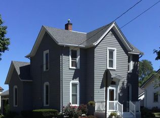 803 E 5th St, Vinton, IA 52349