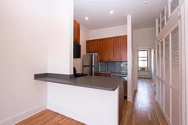 Rented by R New York