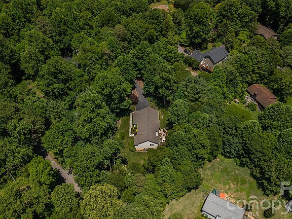 2nd image of 8 Shadowbrook Dr