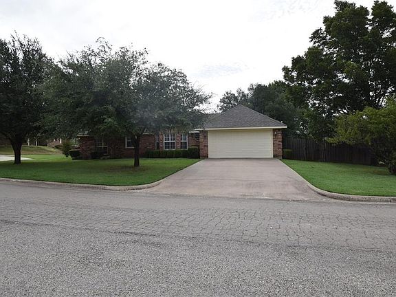 3rd image of 66 Delmore Dr