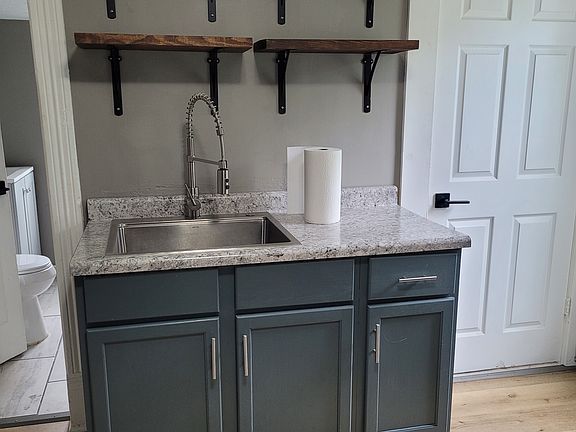 5th image of 3014 California St NE APT 2