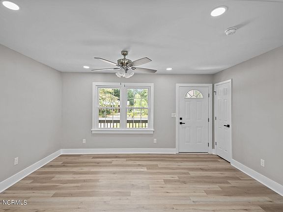 3rd image of 518 Gayle Boulevard