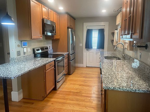 5th image of 987 Bedford St