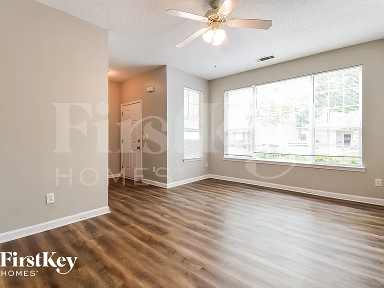 2451 Brianna Dr — Photo 2