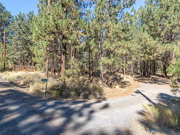 3rd image of 19616 Manzanita Ln