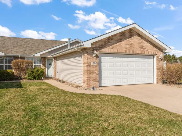 1202 W 84th Ln, Merrillville, IN 46410