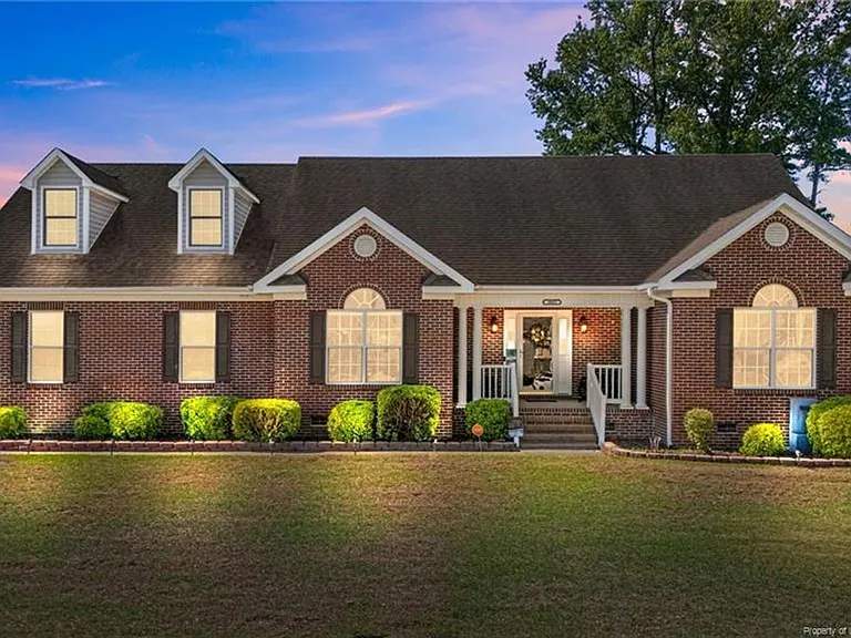 3805 Sunchase Dr — Photo 1