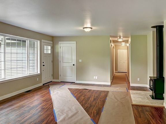 3rd image of 401 NE Stenman Ln