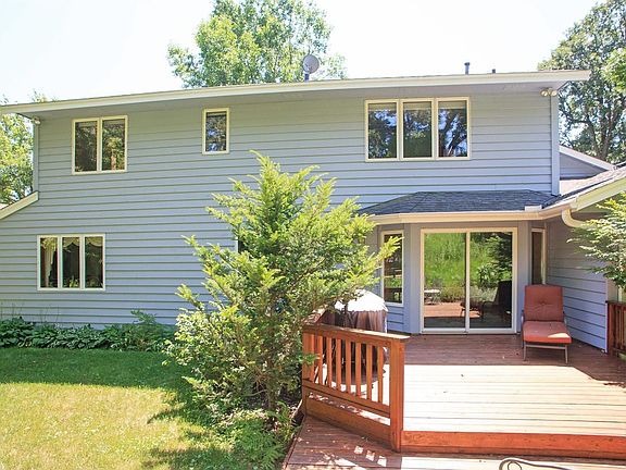 2nd image of 887 Park Knoll Dr