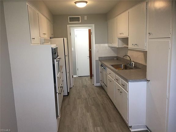 2nd image of 22655 Chagrin Blvd Unit 216