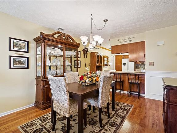 5th image of 1415 Greenbriar Ct