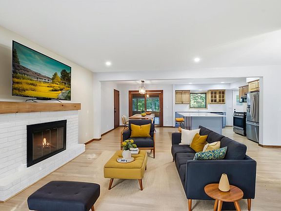 4th image of 10133 Johnson Cir