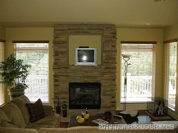 3rd image of 185 Galahad Ln
