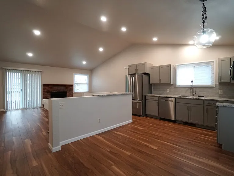 3070 Mirage Dr — Photo 4