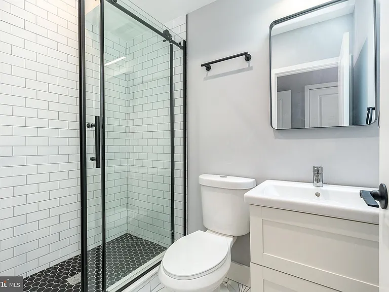 2821 Livingston St #1 — Photo 14