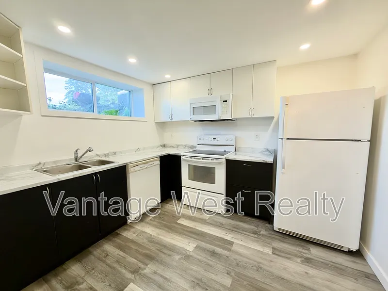 2 bed, 1.0 bath, 900 sqft, $1,900 — Photo 3