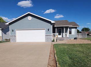 2800 Country Acres Ct, Dodge City, KS 67801