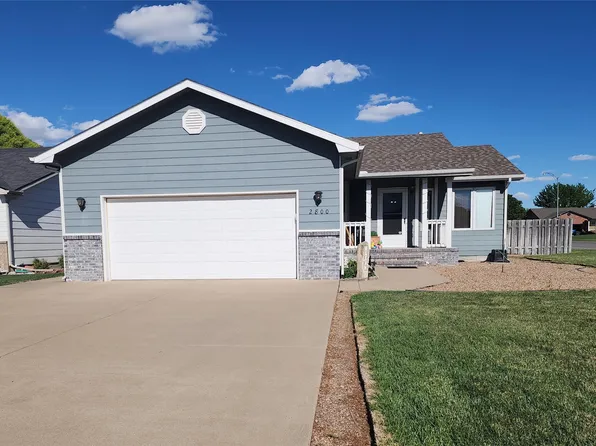 2800 Country Acres Ct, Dodge City, KS 67801