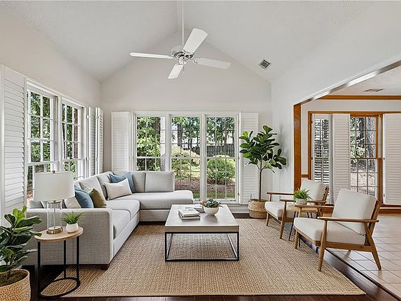5th image of 145 Shelli Ln