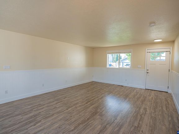5th image of 208 Faith St