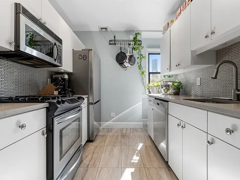 98 Chandler St #4 — Photo 9