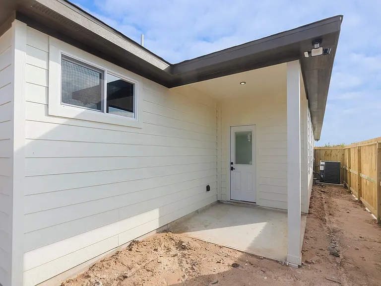 327 Road 5840 — Photo 9