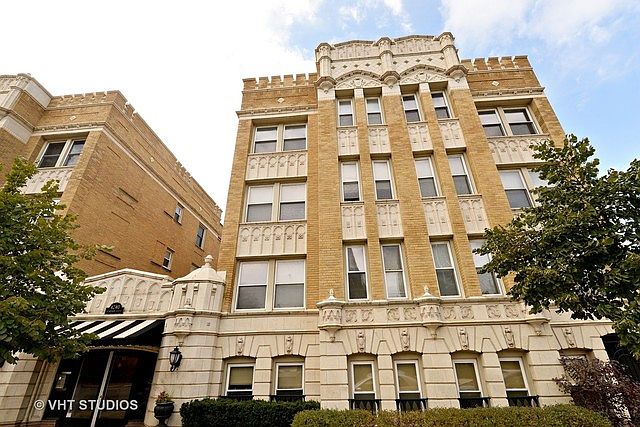 1st image of 4240 N Clarendon Ave APT 400N