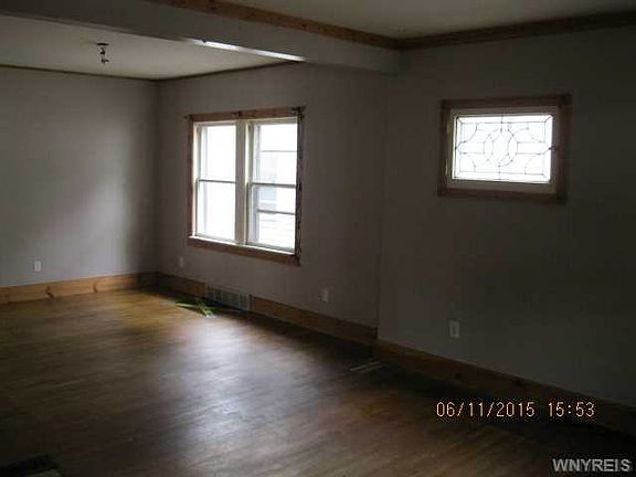 5th image of 228 Newfield St