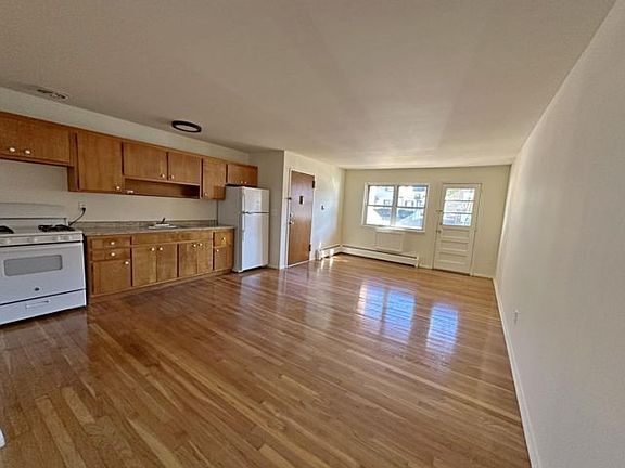 3rd image of 215 Beach 29th St