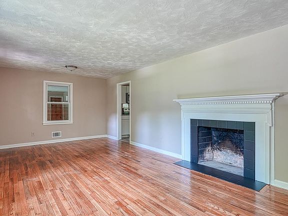 3rd image of 125 Saratoga Ave