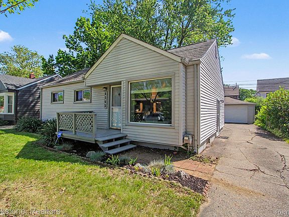3rd image of 4142 Royal Ave