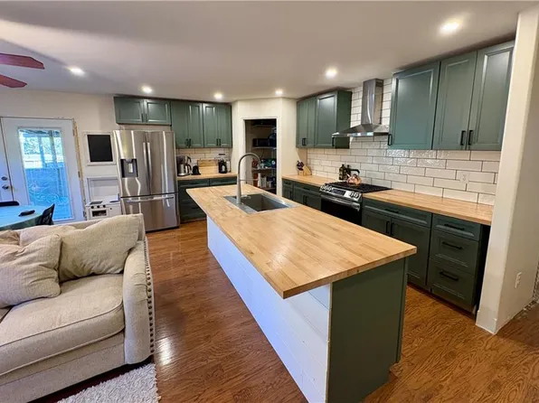 12801 Rickey Rd, Kansas City, MO 64133