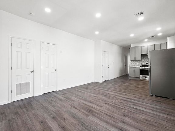 4th image of 446 Bergen Ave #3L