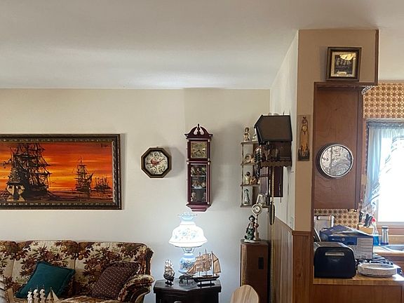 3rd image of 811 Oakton Ave