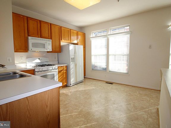4th image of 5851 Pearson Ln