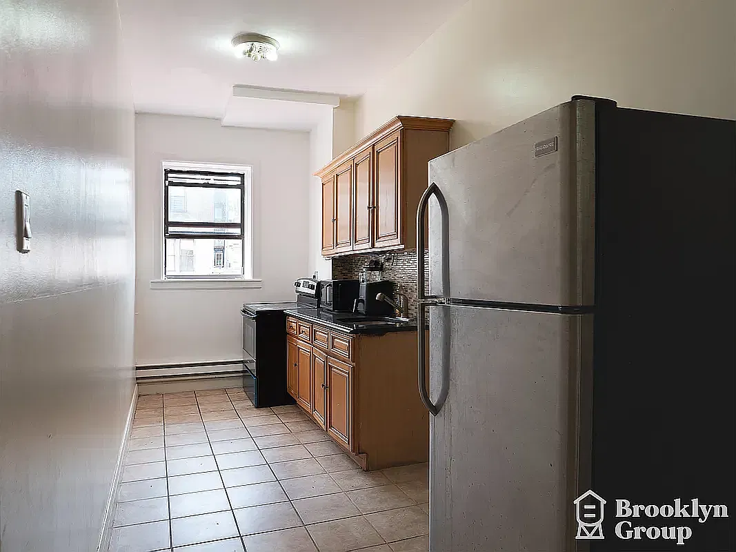 628 East 16th Street — Photo 2